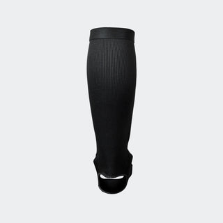 Combat CRNR Slip-On Shin Pad - Schwarz