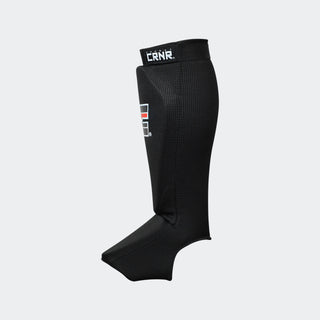 Combat CRNR Slip-On Shin Pad - Schwarz